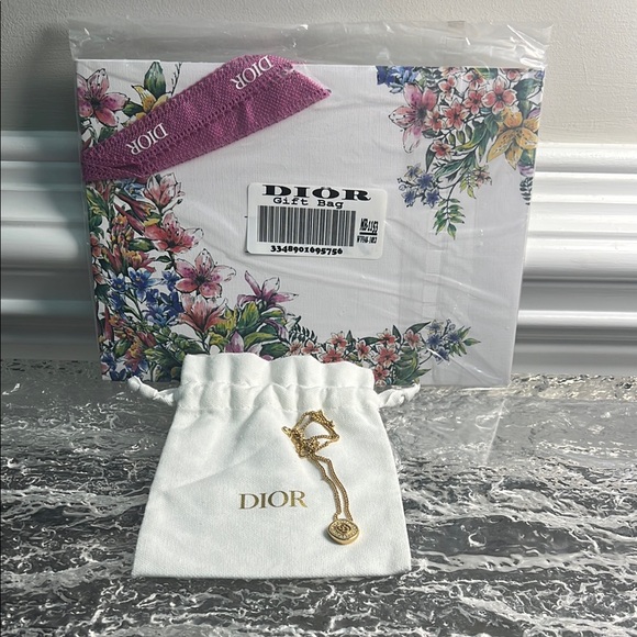 Dior Gold Necklace with Floral Packaging - Picture 7 of 7